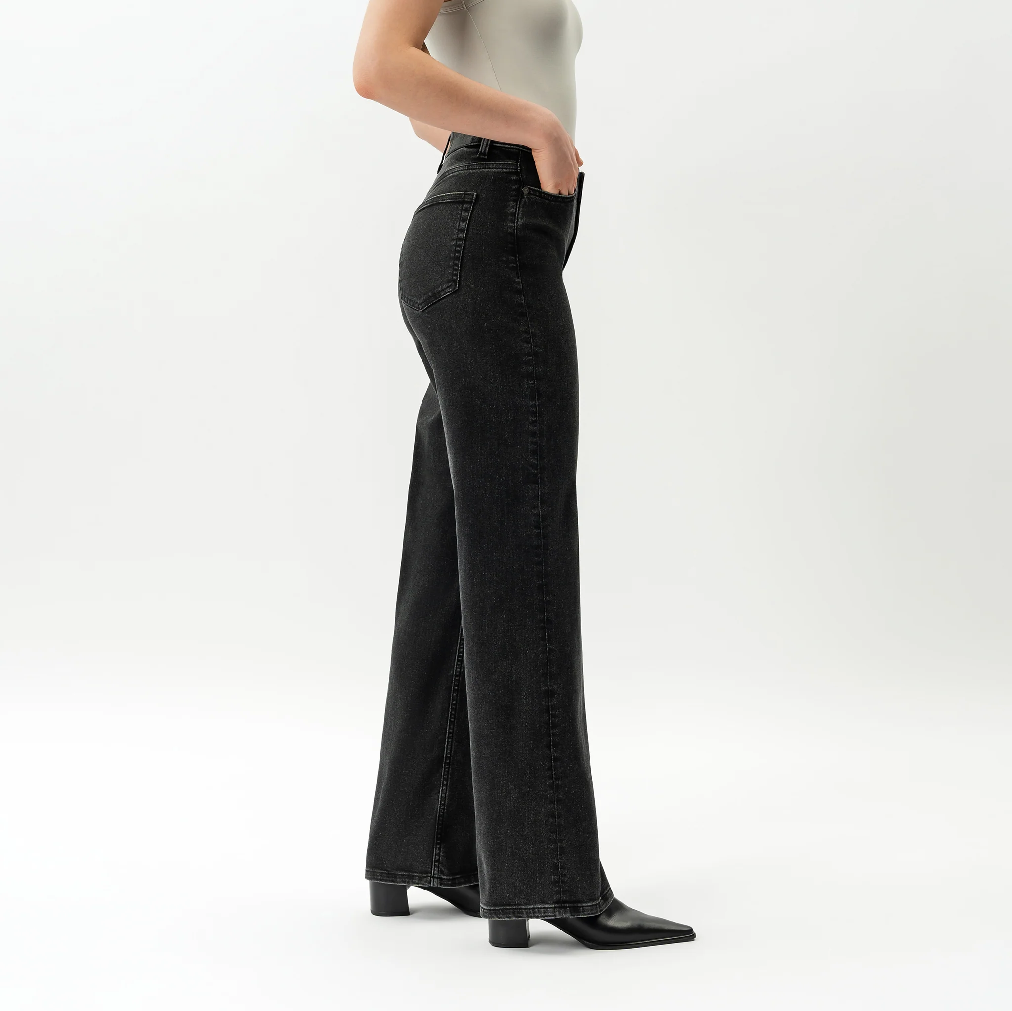 Relaxed ComfortDenim™ Jeans - Image 4