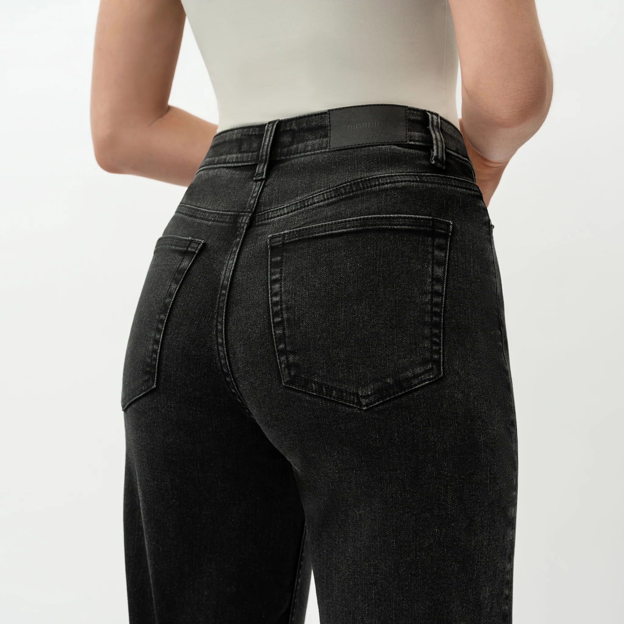Relaxed ComfortDenim™ Jeans - Image 6