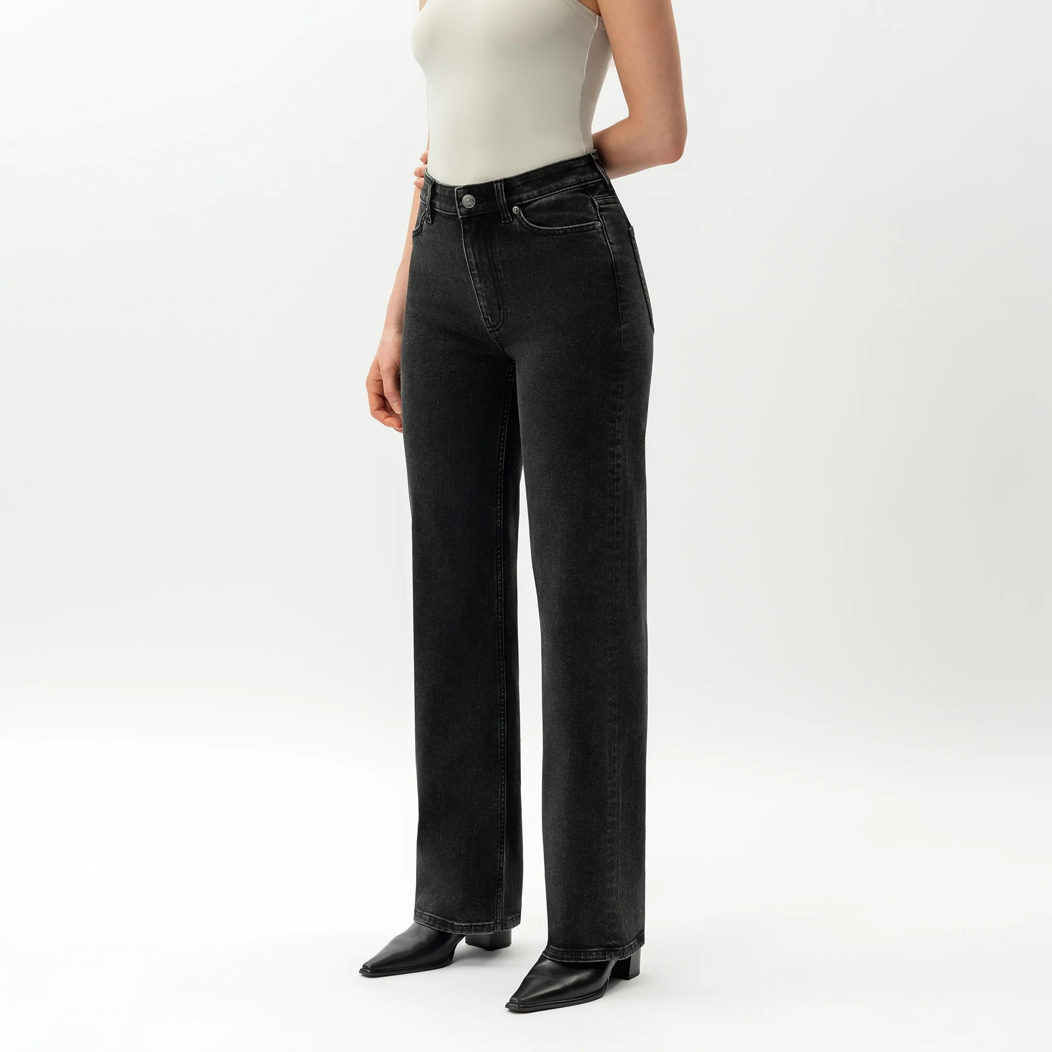 Relaxed ComfortDenim™ Jeans - Image 7