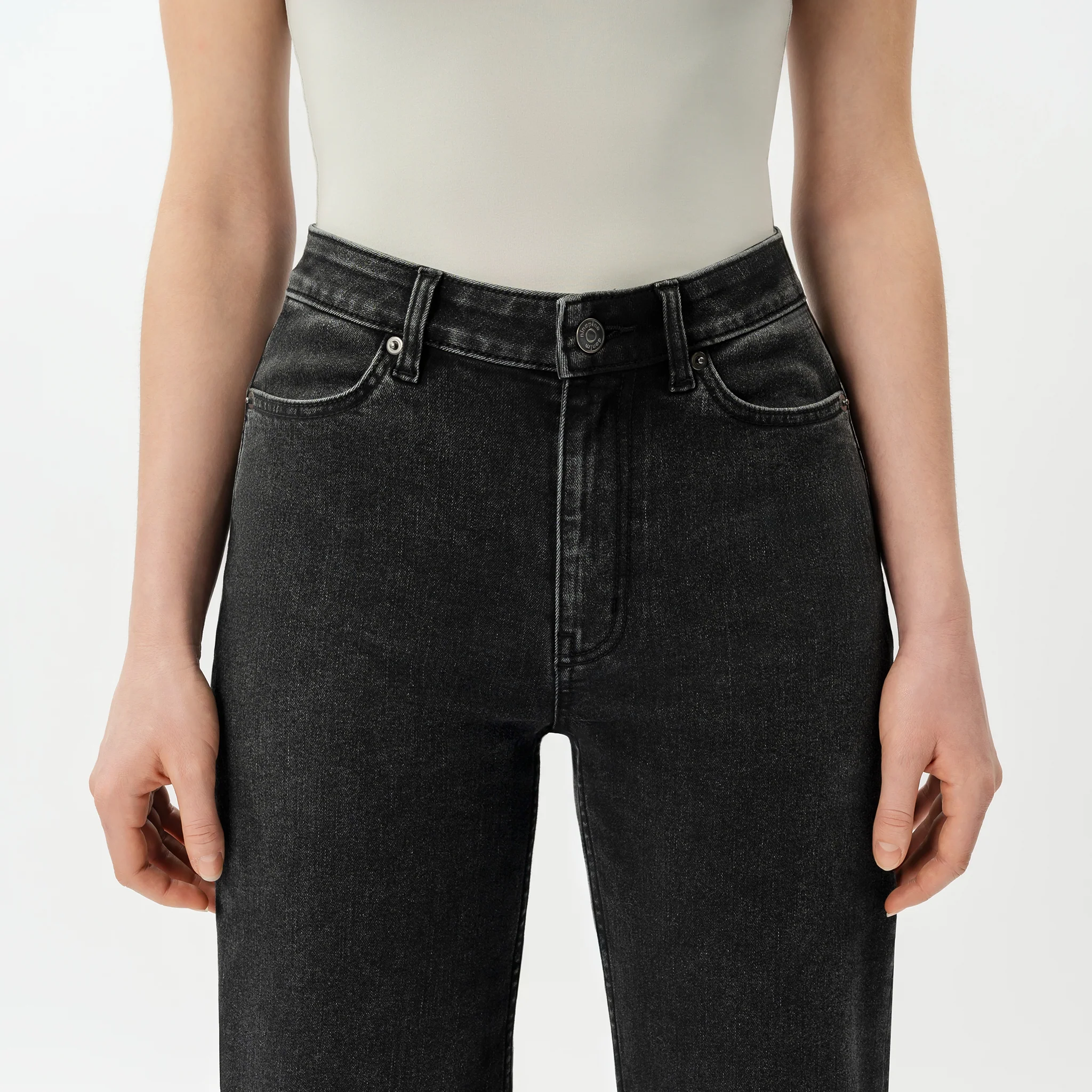 Relaxed ComfortDenim™ Jeans - Image 9
