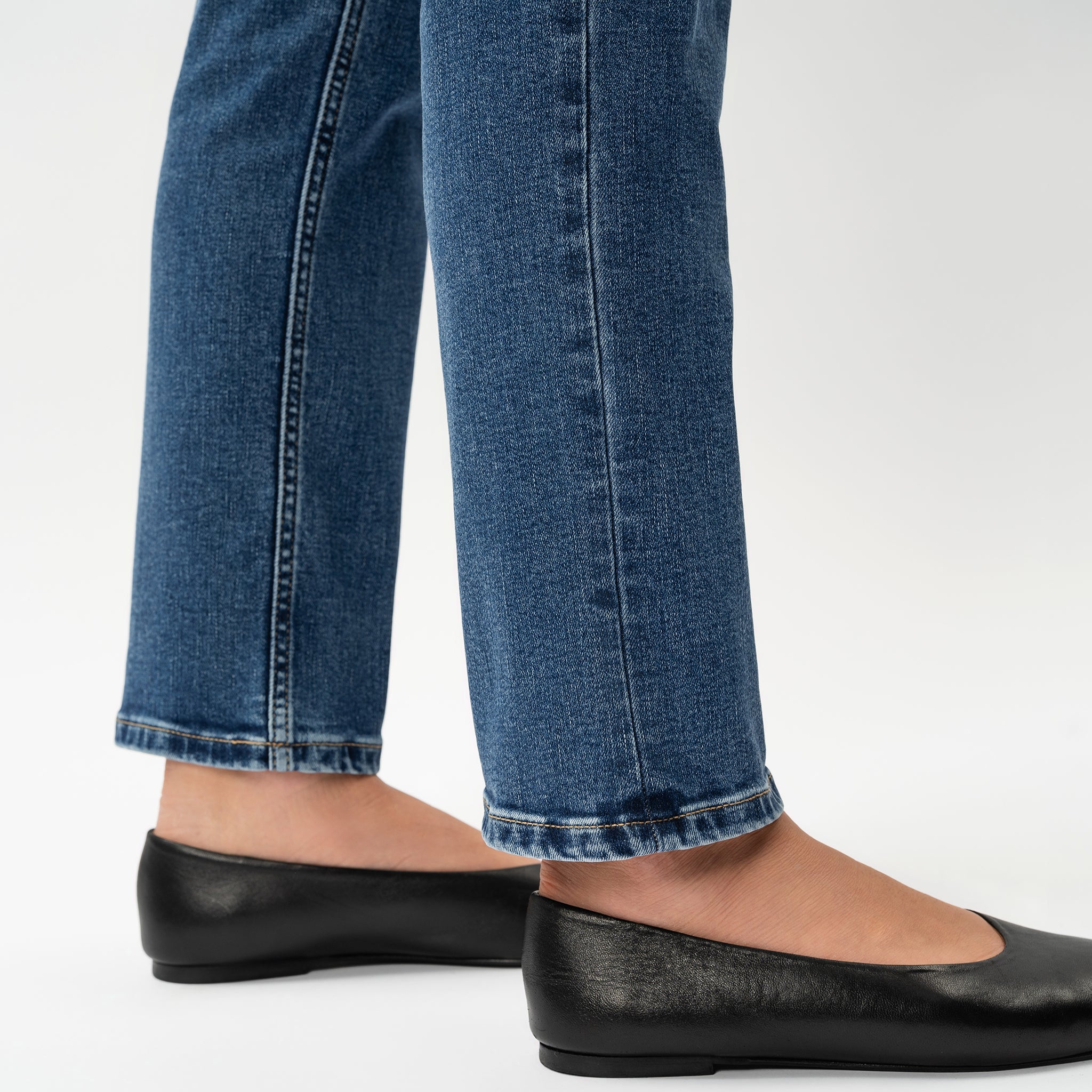 Slim ComfortDenim™ Jeans - Image 7