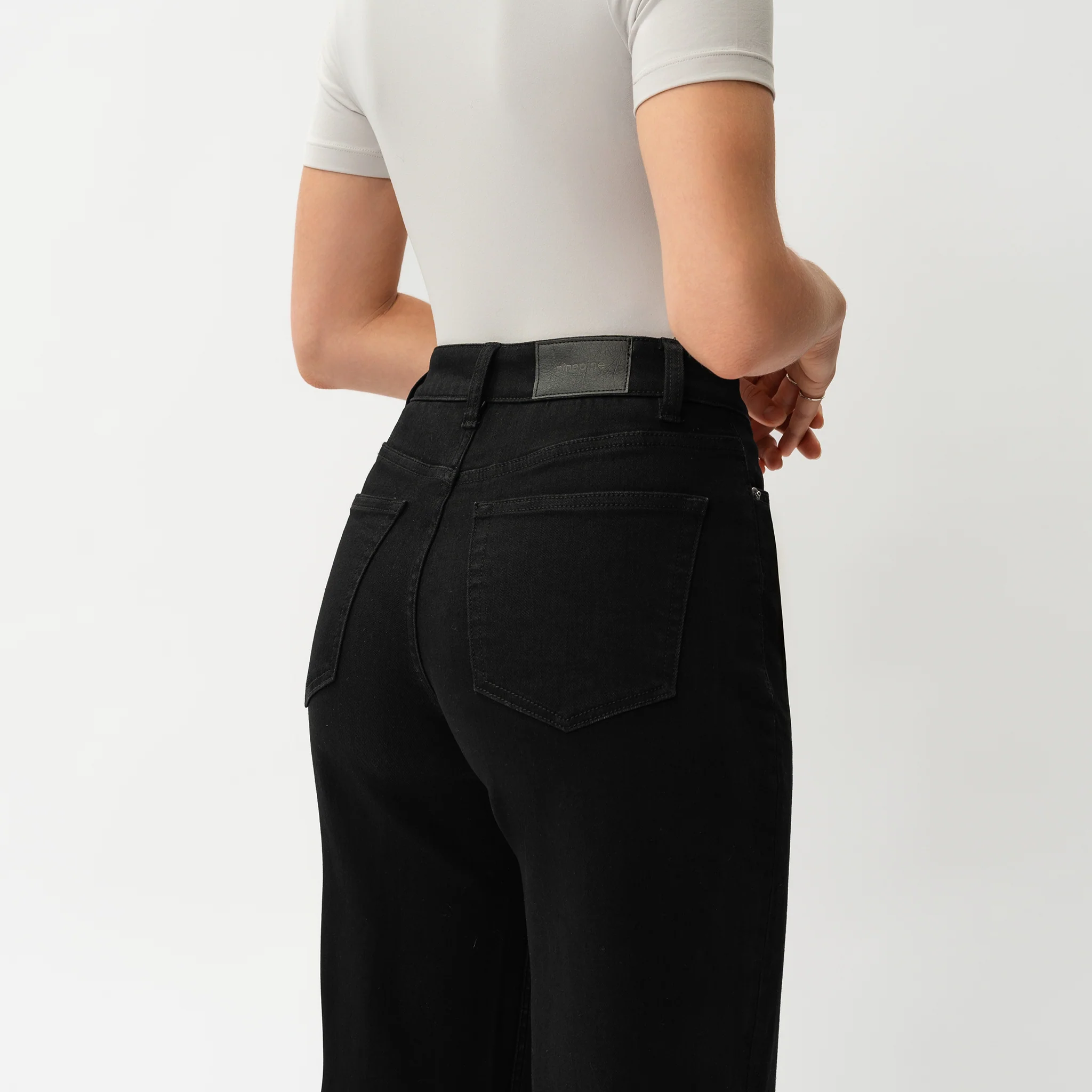 Relaxed ComfortDenim™ Jeans - Image 7