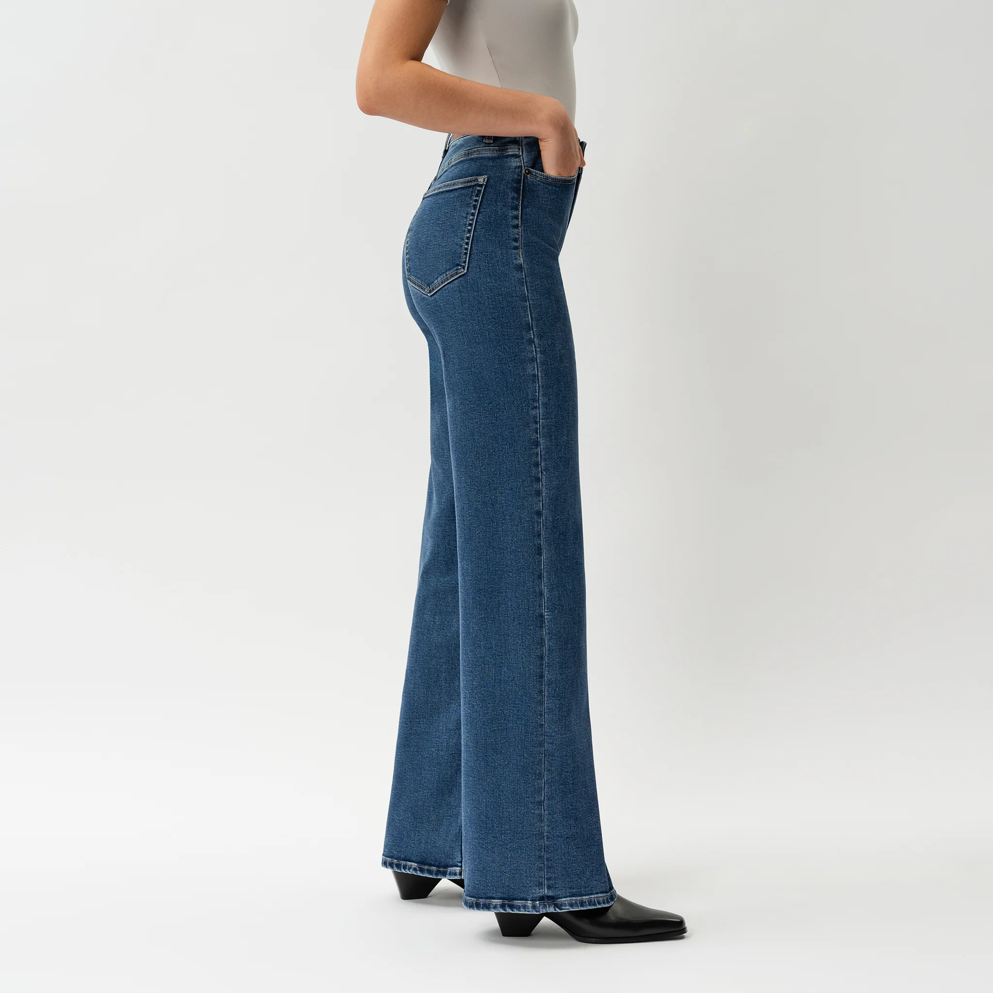 Relaxed ComfortDenim™ Jeans - Image 5